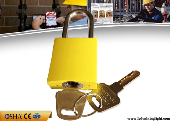 Kunci Pengunci Keamanan Aluminium Kuning Yang Berbeda dengan Kunci Kuningan