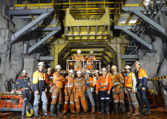 28000lux Led 12Ah IP68 Waterproof Coal Miner Cap Lights Dengan Dua Warna Kepala Perumahan