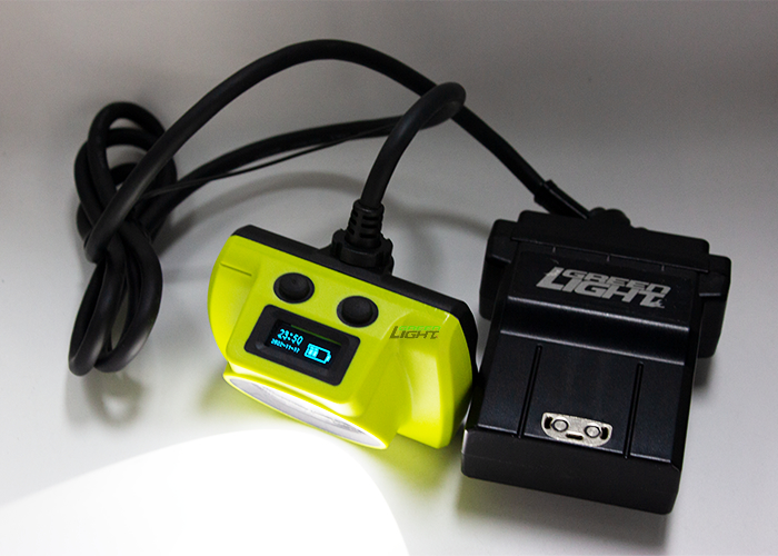 Cahaya Tinggi 25000lux Keamanan Lampu Penambang Bawah Tanah Cap Lampu tahan ledakan 530lum 14Ah Lampu Pertambangan 60 jam Waktu